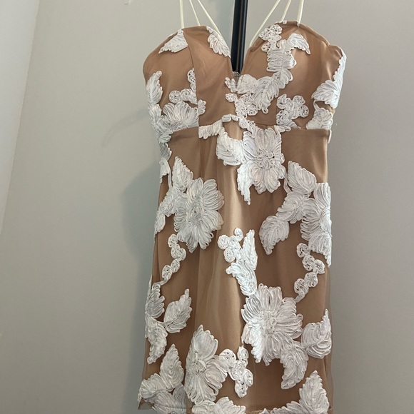 NWT Embroidered Floral Mini Dress - Picture 4 of 6